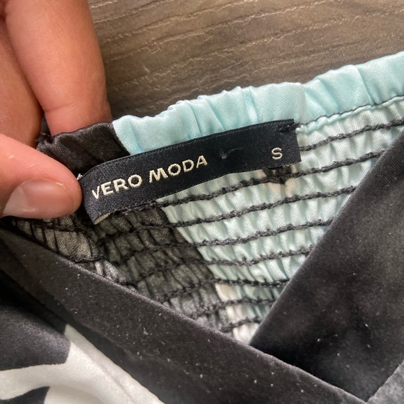 Vero Moda Y2K Black And Blue Tank - Picture 3 of 5